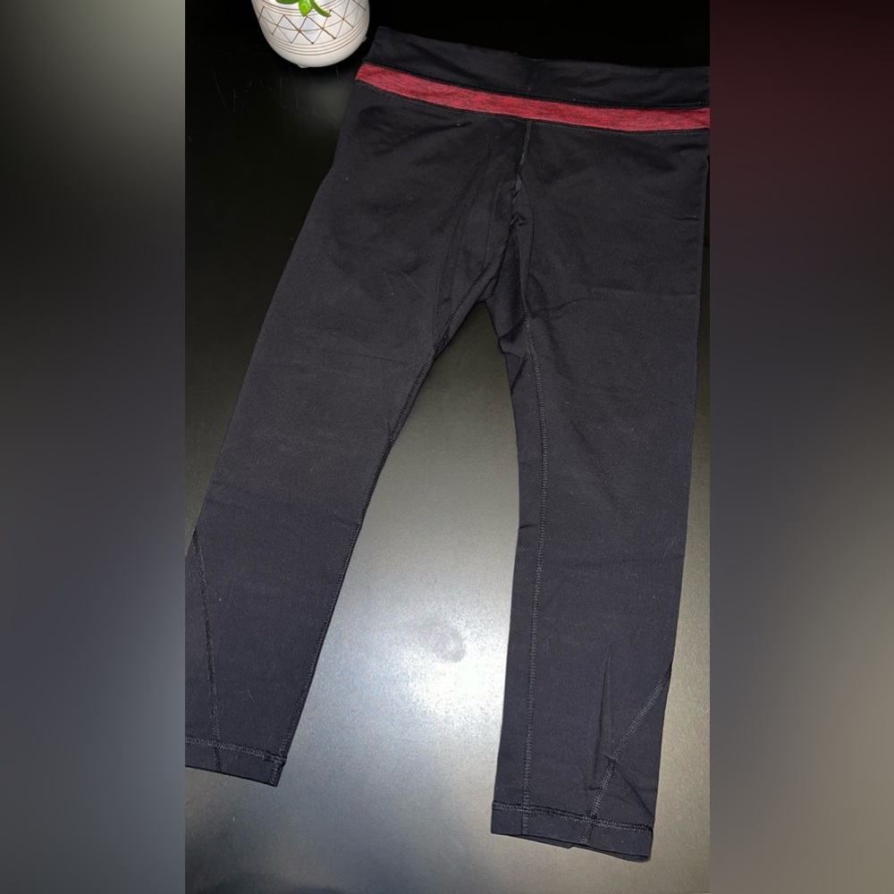 Kirkland Signature Women’s Performance Capri Leggings/Yoga Pants Size M EUC